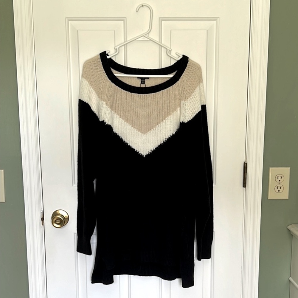 Women’s Oversized Express Tri Colored top. Size Medium. New with tags!